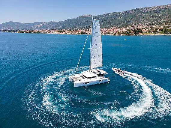 Lagoon 42 Owner version