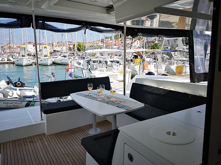 Lagoon 450 Fly - 